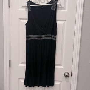 Women's Lane Bryant Plus stretch V-neck sleeveless embroidered dress Size 18/20
